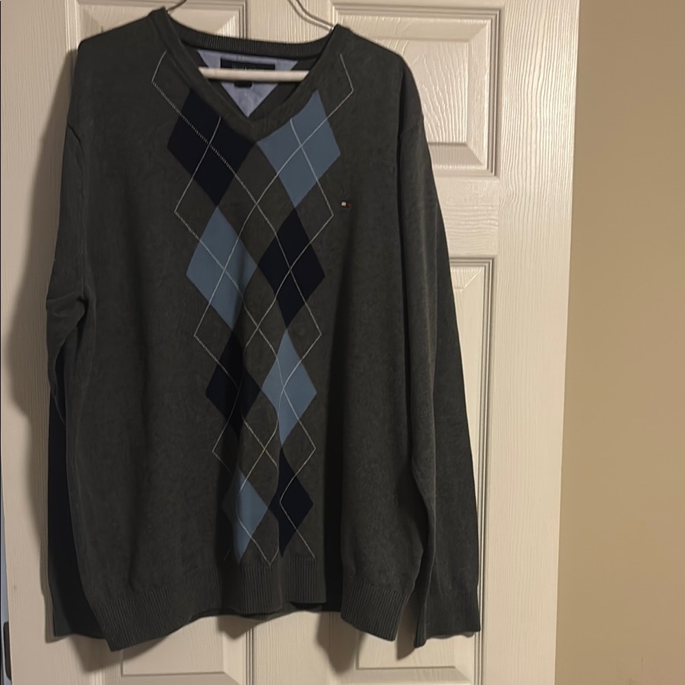 Tommy Hilfiger Men's Olive V-Neck Sweater